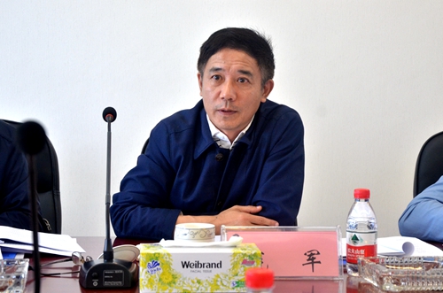 钱军主持会议.jpg 钱军主持会议.jpg