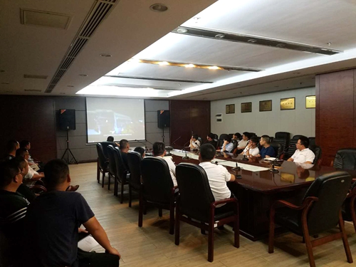 建发观看安全生产教育片.jpg 建发观看安全生产教育片.jpg