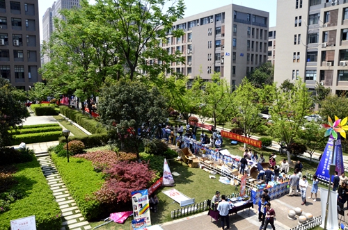 201804企业广场举办优品惠活动,将实惠带给入园企业员工.jpg 201804企业广场举办优品惠活动,将实惠带给入园企业员工.jpg