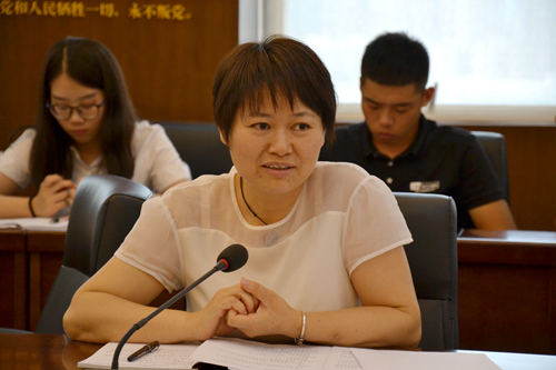 3、公司副总经理刘晗芳在会上强调“学习强国”平台的重要意义。_副本.jpg 3、公司副总经理刘晗芳在会上强调“学习强国”平台的重要意义。_副本.jpg