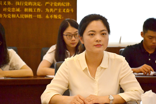 4、公司副总经理李名扬在会上传达省委重要文件精神。_副本.jpg 4、公司副总经理李名扬在会上传达省委重要文件精神。_副本.jpg