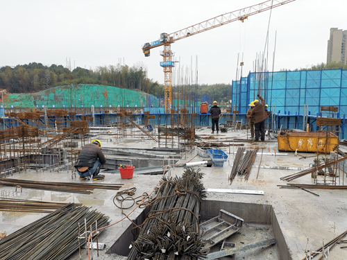 麓谷人才家苑项目基础及主体施工.jpg