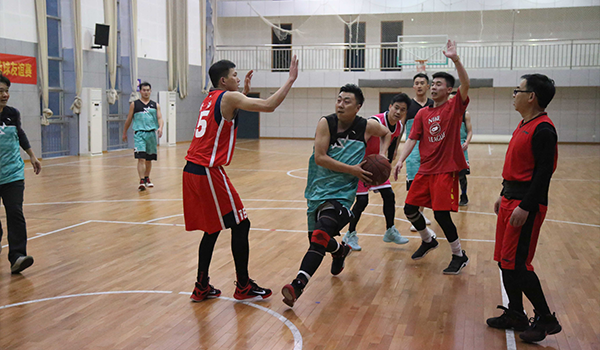 麓谷实业篮球队出征第一战