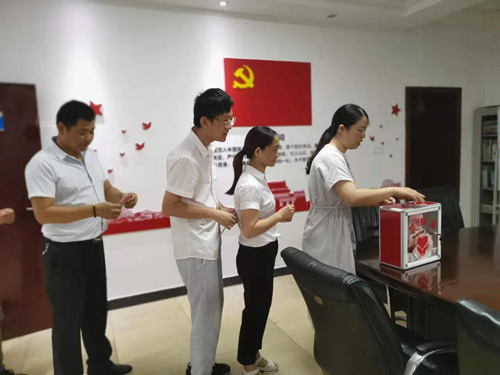 
                                                爱心点燃希望 真情传递温暖