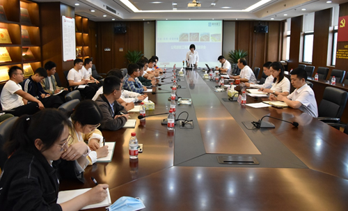 
                                                麓谷建工召开派驻项目青年人才交流座谈会